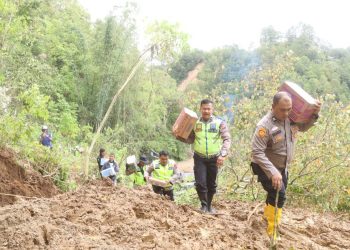 Polresta Bukittinggi Salurkan Bantuan ke Jorong Sungai Landia yang Terdampak Bencana
