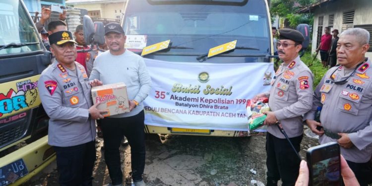 Wakapolri Kunjungi Aceh Tamiang, Salurkan Bantuan dari Alumni Akpol 1990