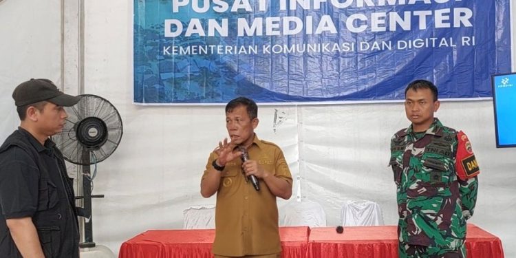 Pemkab Tapteng Fokus Pulihkan Dampak Bencana, Listrik Kembali Menyala
