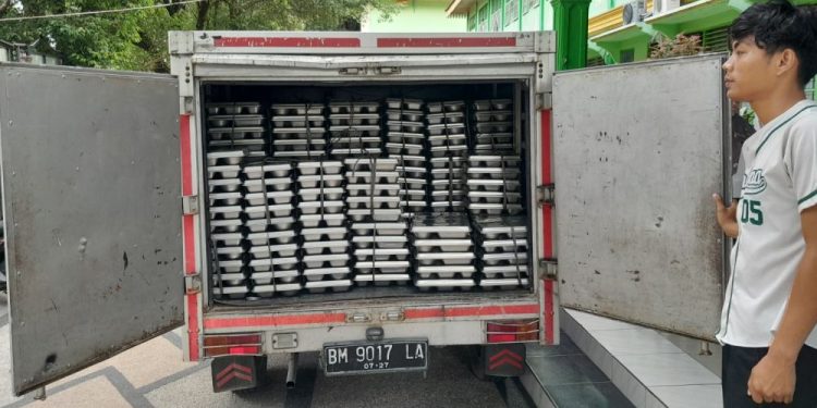 Program Makan Bergizi Gratis di Pekanbaru Tingkatkan Ekonomi Lokal