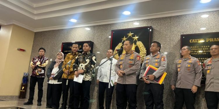 Kapolri Ungkap Temuan Bekas Gergaji pada Kayu di Sumatera