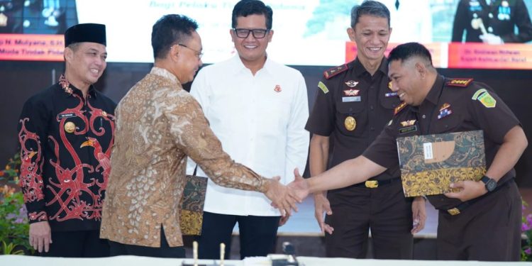 Pemkot Pontianak dan Kejati Kalbar Sepakati Penerapan Pidana Kerja Sosial