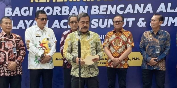 Kemenimipas Bebaskan Biaya Penggantian Paspor bagi Korban Banjir di Sumatra