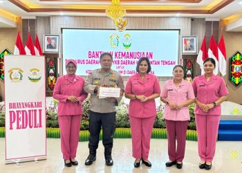 Bhayangkari Kalteng Salurkan Bantuan untuk Korban Bencana di Sumatera