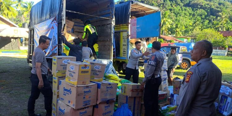 Polri Distribusikan Bantuan Logistik untuk Korban Bencana di Sumatera Barat