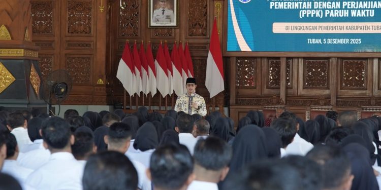 Bupati Tuban Berikan 693 SK PPPK Paruh Waktu