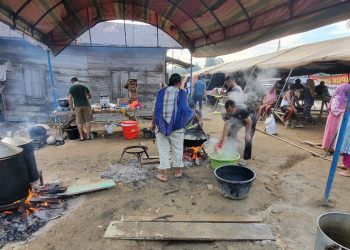 Posko Brimob Polda Sumut Sediakan Dapur Umum dan Layanan Kesehatan untuk Korban Banjir Batang Toru