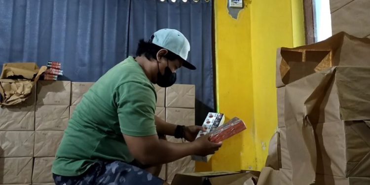 Polisi Ungkap Gudang Rokok Ilegal di Madiun