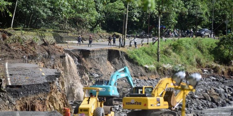 Wagub Sumbar Targetkan Akses Semipermanen Selesai dalam Dua Pekan