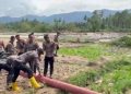 Brimob Polda Kaltara Bangun Kembali Jembatan Roboh di Sebatik Tengah