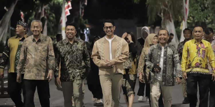 Karnaval Batik Tuban Tampilkan Keindahan Wastra Lokal