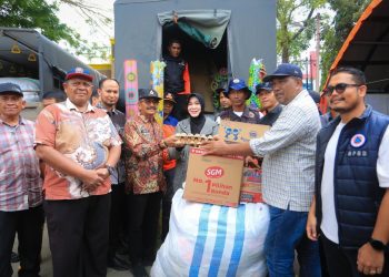 Wali Kota Banda Aceh Salurkan Bantuan untuk Korban Banjir di Bireuen