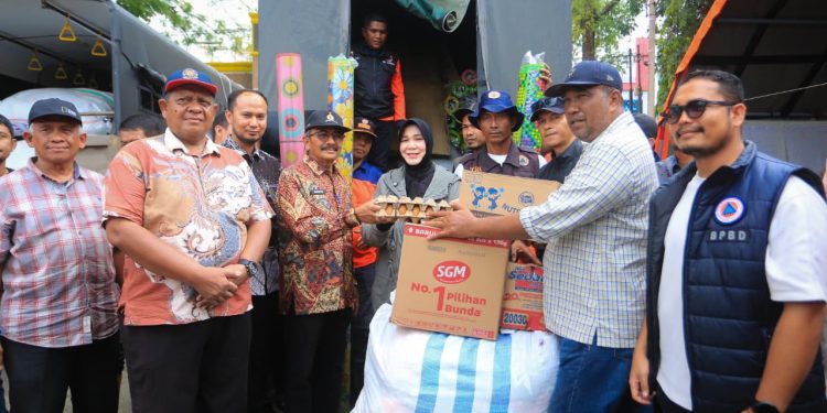 Wali Kota Banda Aceh Salurkan Bantuan untuk Korban Banjir di Bireuen