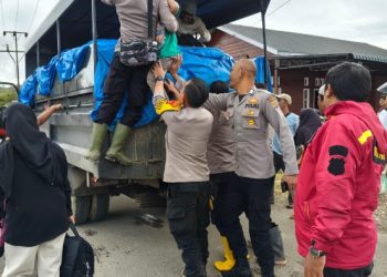 Kapolres Aceh Tengah Pimpin Distribusi Bantuan ke Daerah Terpencil di Linge