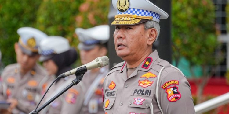 Dirkamsel Korlantas Polri Pimpin Apel Pagi, Tekankan Persiapan Jelang Operasi Lilin 2025