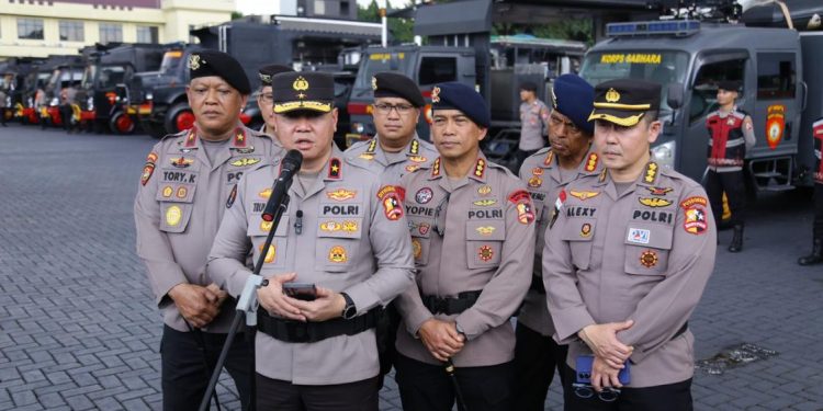 Polri Kerahkan Pasukan dan Kendaraan untuk Penanggulangan Bencana di Aceh, Sumut, dan Sumbar