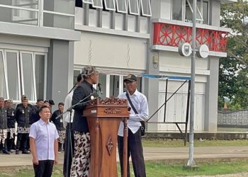 Bupati Batang Berikan Hadiah Umrah untuk Pegawai Berdedikasi