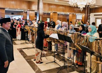 WNI di Pakistan Sambut Kedatangan Presiden Prabowo dengan Angklung dan Lagu Nasional
