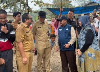 Menteri Pendidikan Abdul Mu’ti Tinjau Sekolah Terdampak Banjir di Langkat