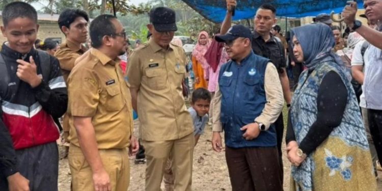Menteri Pendidikan Abdul Mu’ti Tinjau Sekolah Terdampak Banjir di Langkat