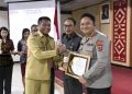 Polda NTT Dapat Penghargaan “Menuju Informatif” dalam Anugerah Keterbukaan Informasi Publik 2025