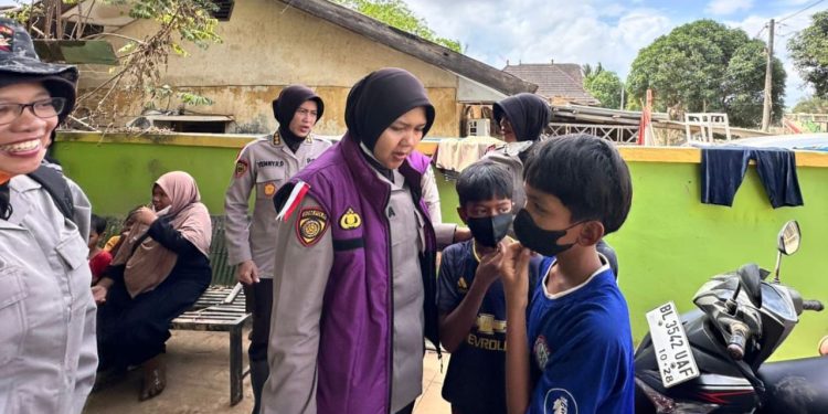 Tim Polri Berikan Dukungan Psikososial untuk Korban Banjir di Aceh Tamiang