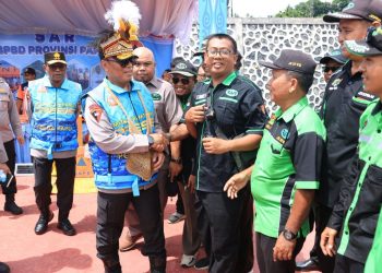 Wakapolri Distribusikan 1.200 Paket Kapolri untuk Mitra Kamtibmas di Papua