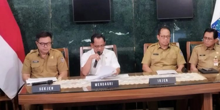 Mendagri Larang Kepala Daerah Pergi ke Luar Negeri hingga Awal 2026