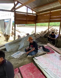 Polres Nagan Raya Pasang Internet Starlink untuk Bantu Warga Alue Wakie Terdampak Banjir