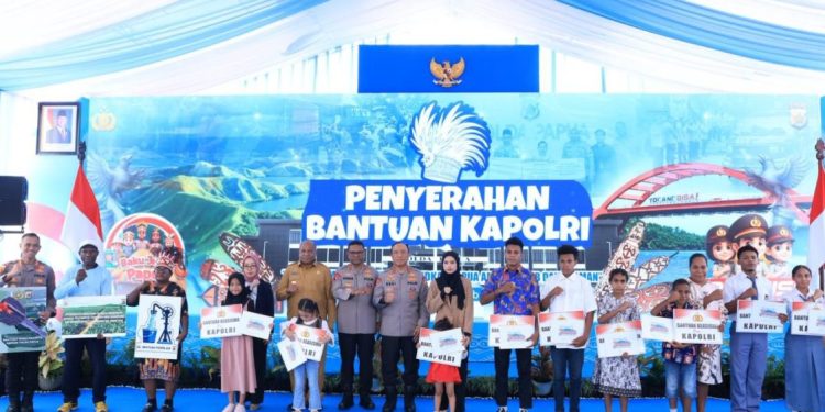 Polri Berikan Bantuan Pendidikan kepada Anak Korban KKB di Papua
