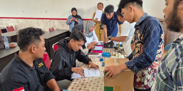 DPMD Indramayu Mulai Distribusi Logistik Digital untuk Pilwu 2025