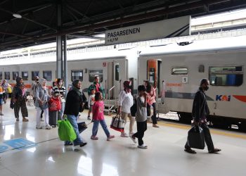 KAI Tingkatkan Layanan Kereta Api Jarak Jauh untuk Libur Akhir Tahun