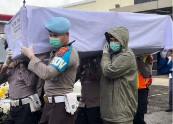 Polda Sumbar Gelar Prosesi Pemakaman 24 Korban Bencana dengan Khidmat