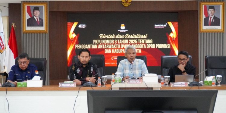 KPU Riau Gelar Bimtek PKPU 3/2025 untuk Standarisasi Layanan PAW