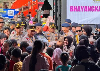 Kapolri Kunjungi Pengungsian di Aceh Tamiang, Distribusikan Bantuan untuk Korban Bencana