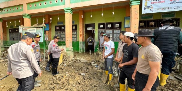 Kapolri Pantau Langsung Pembersihan Fasilitas Umum di Aceh Tamiang