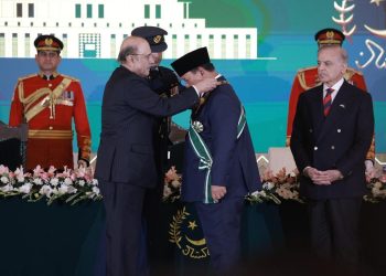 Presiden Pakistan Berikan Penghargaan Nishan-e-Pakistan kepada Prabowo