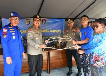 Kapolda NTT dan Komunitas Lakukan Transplantasi Terumbu Karang di Kupang