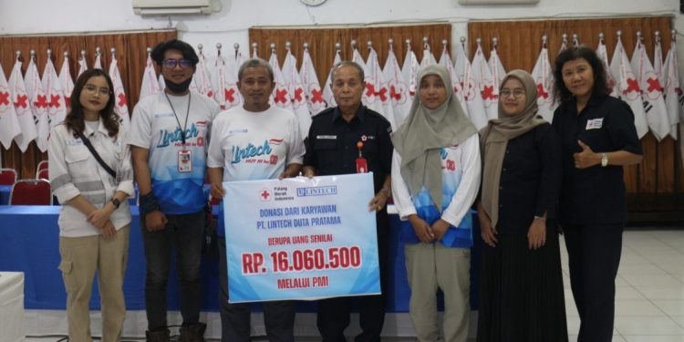 PT Lintech Duta Pratama Salurkan Donasi Rp16 Juta ke PMI Jatim untuk Bencana