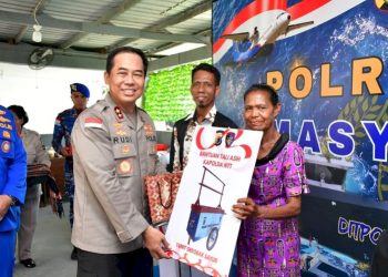 Kapolda NTT Berikan Bantuan Sosial untuk Penyandang Disabilitas di Acara Polri