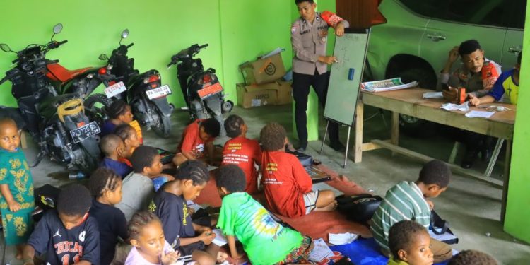 Subsatgas Si-Ipar Dorong Pendidikan Dasar bagi Anak-Anak Yalimo
