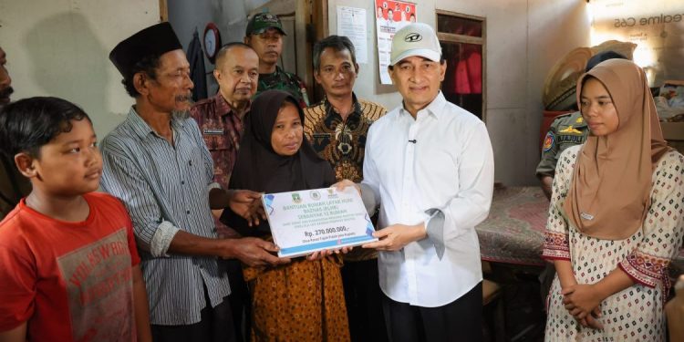 Pemprov Banten dan Baznas Bantu Perbaikan Rumah di Pandeglang