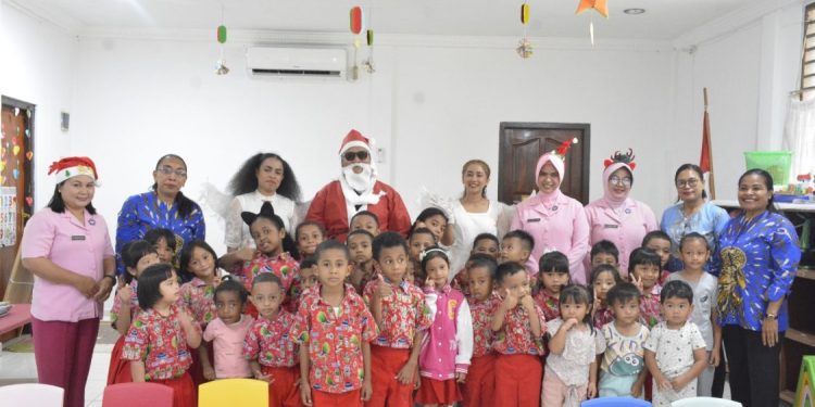 Bhayangkari dan SPPG Polda Papua Bagikan Keceriaan Natal di Jayapura