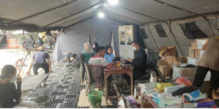 Satbrimob Polda Aceh Berikan Bantuan Kesehatan dan Buka Akses Jalan di Daerah Bencana