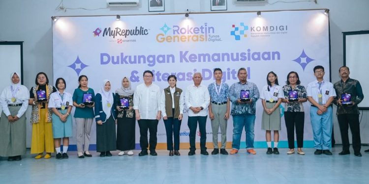 Kemkomdigi dan MyRepublic Sediakan Internet Gratis untuk Sekolah Terdampak Banjir di Sumut