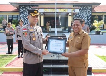 Kolaborasi TNI-Polri dan Warga Bangun Jembatan Darurat di Aceh Singkil