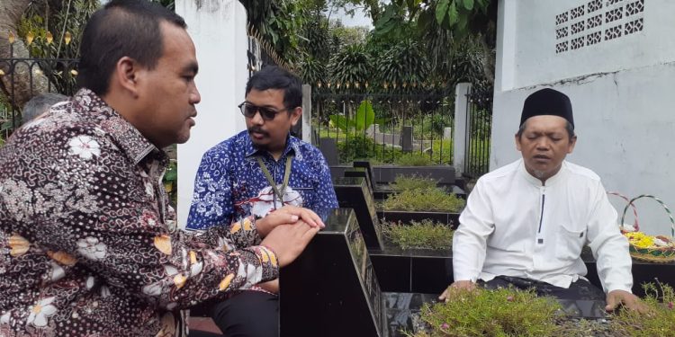 Bupati Blora dan Wartawan Ziarah ke Makam Tirto Adhi Suryo di Bogor