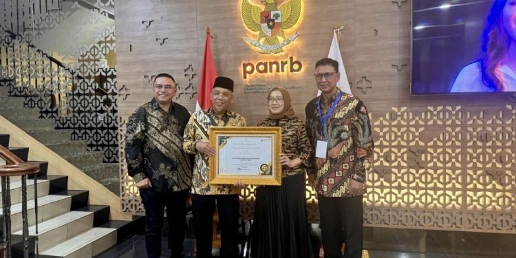 PDAM Tirta Khatulistiwa Raih Penghargaan Nasional Berkat Inovasi Baca Meter Mandiri