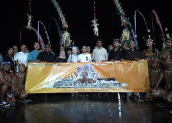 Kolaborasi Tari Dayak dan Kecak di Bali Menarik Perhatian Wisatawan