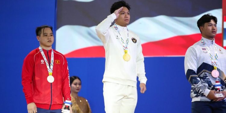 Rahmat Erwin Abdullah Sabet Emas di Angkat Besi 88 kg Putra SEA Games 2025